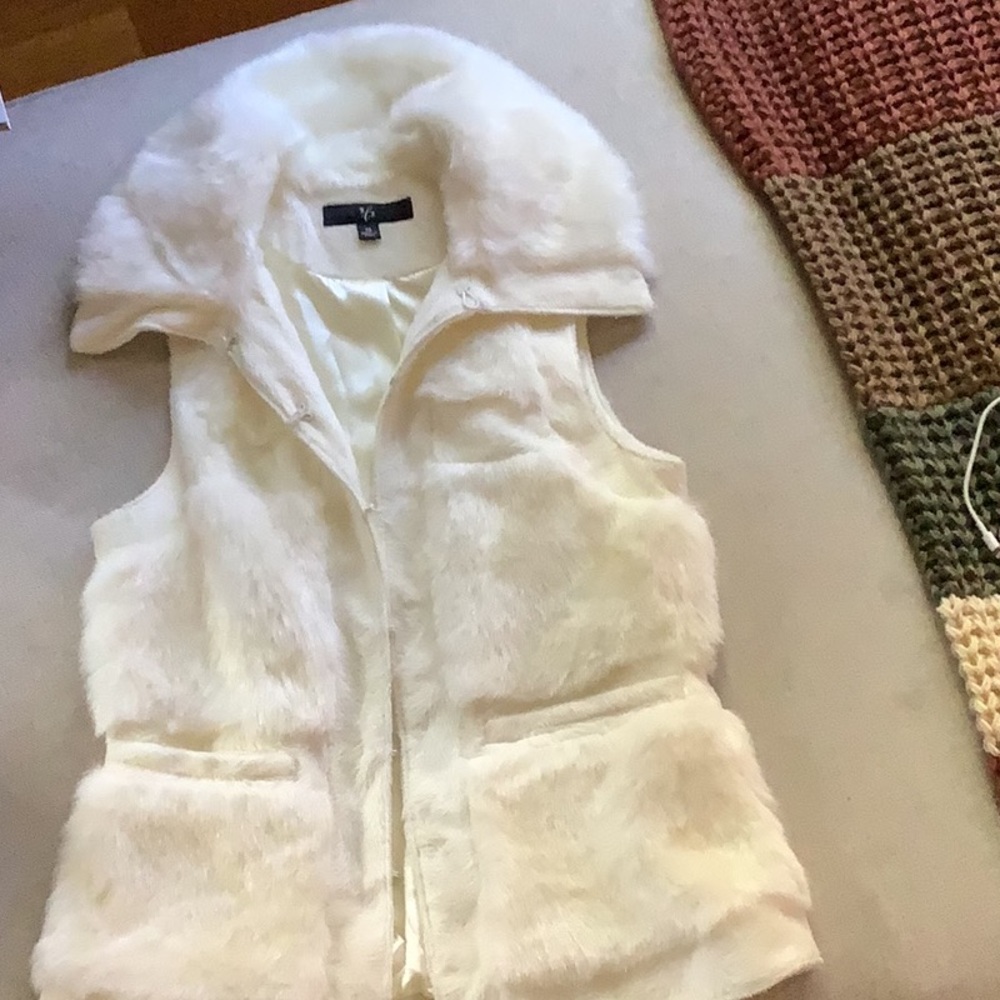 Faux fur RLZ vest, great Statement for the Winter!